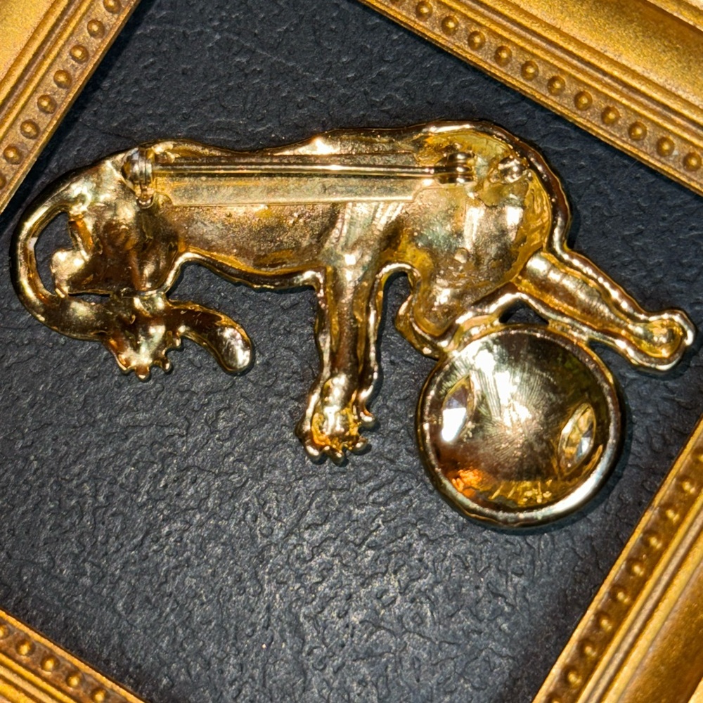 Yellow Enamwl Gold Striped Tiger Brooch with Green Ball VTG - Picture 12 of 15